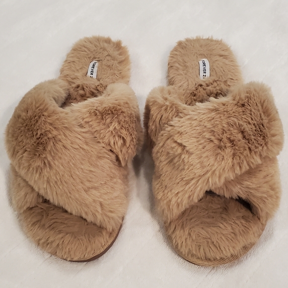 Forever 21 Slippers Furry Tan Size Small US 5-6 EUC - Picture 3 of 6